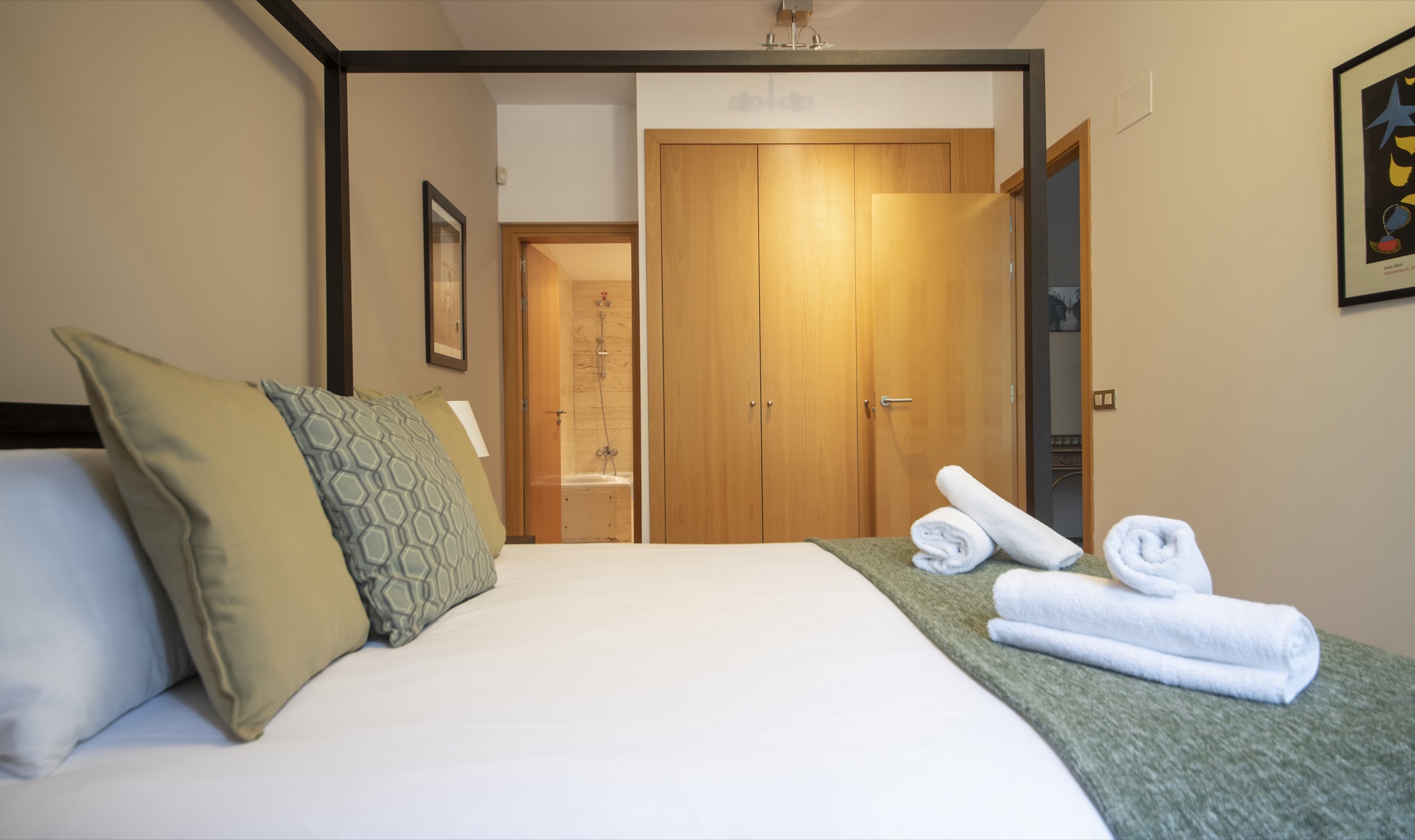 Armaris encastats al dormitori doble Suite Bella