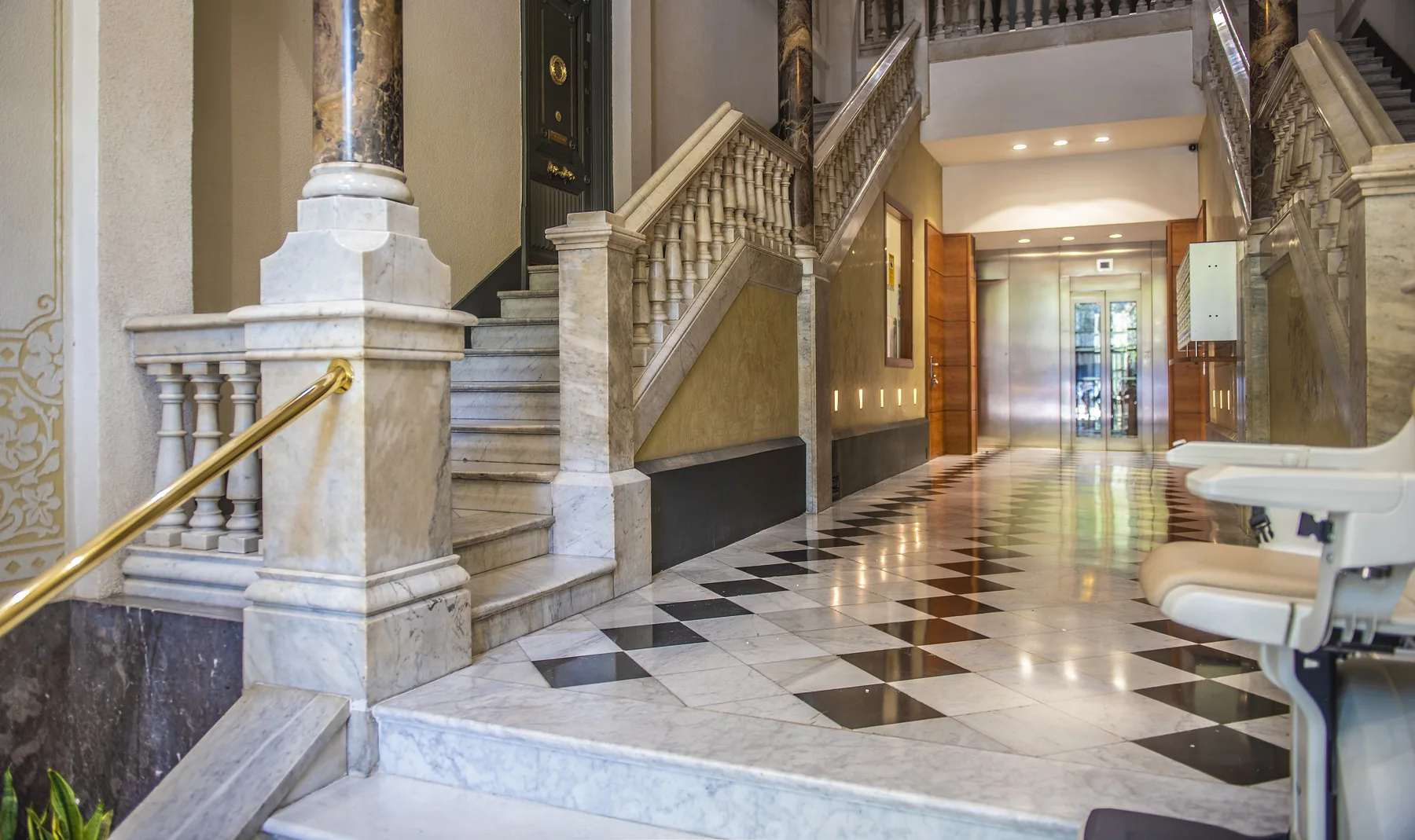 Suite Celia entrada a l'edifici històric i vestíbul 19