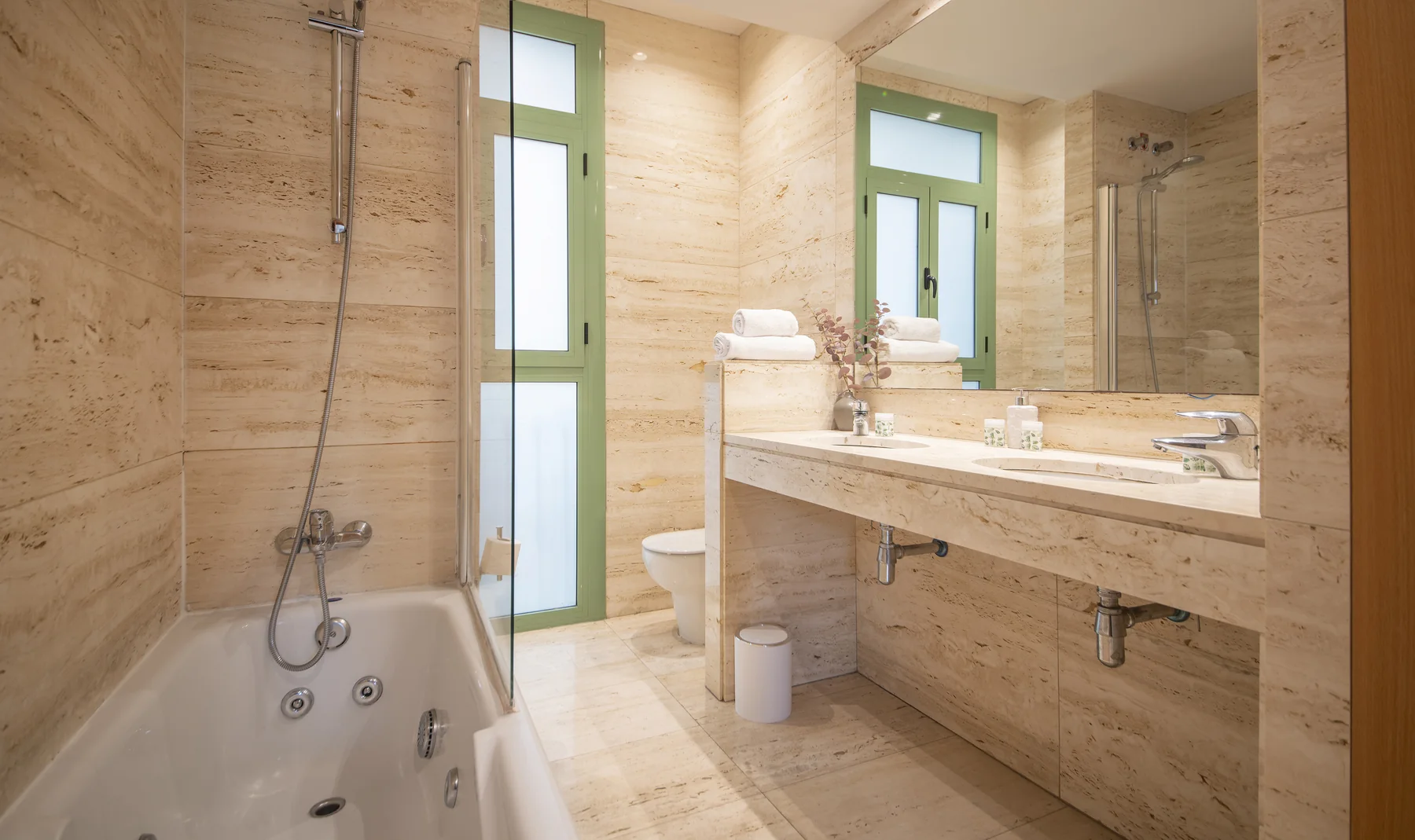 Suite Celia bany de marbre detall 45