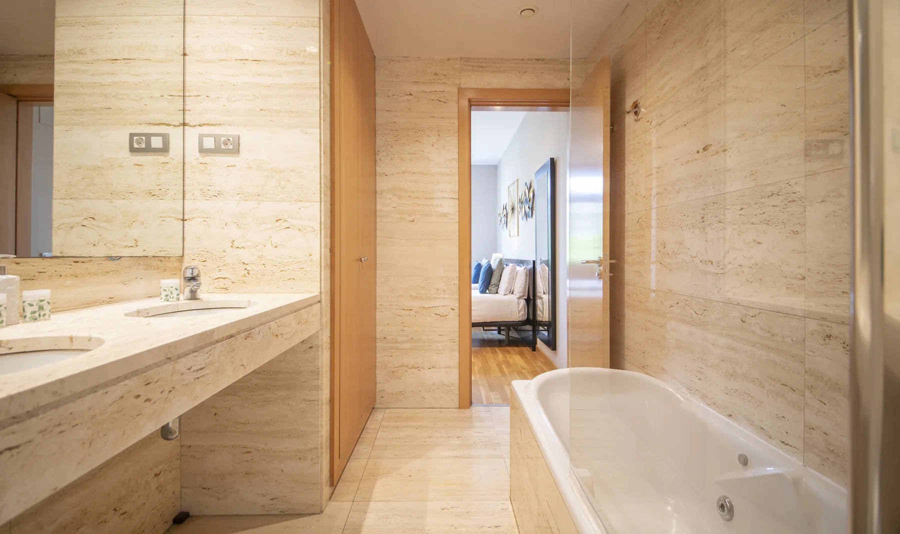 Suite Celia bany de marbre detall 47