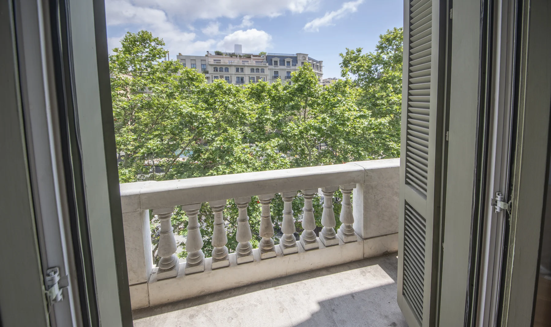 Suite Celia passeig de gràcia balcó i vista a la ciutat 58