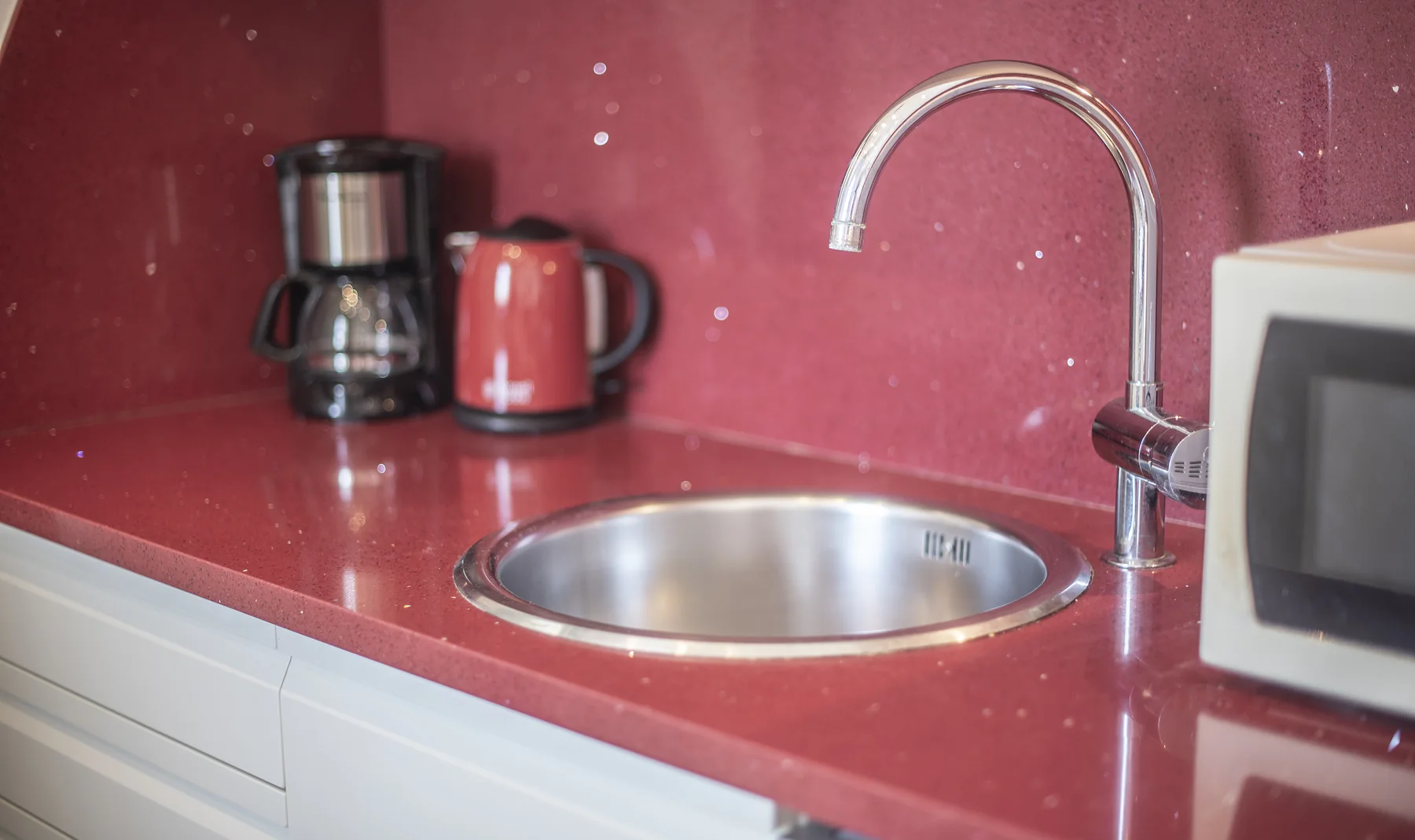 Suite Divina aigüera, cafèera i microones