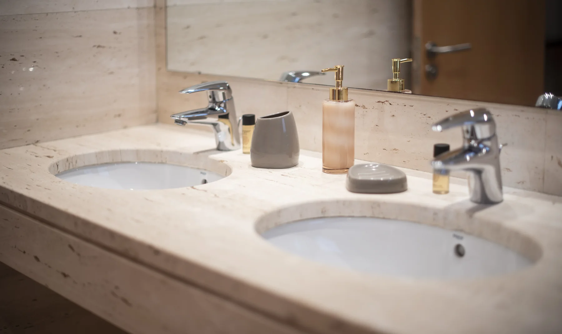 Suite Divina doble lavabo i taulell de marbre