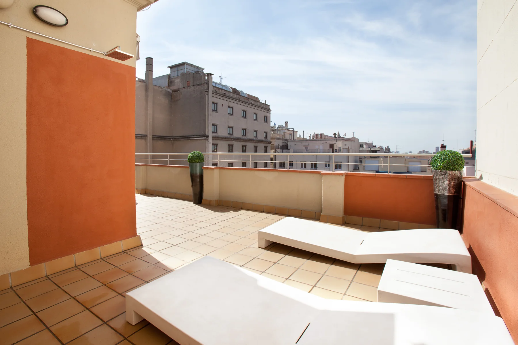 Suite Divina tumbones i vistes obertes a la ciutat