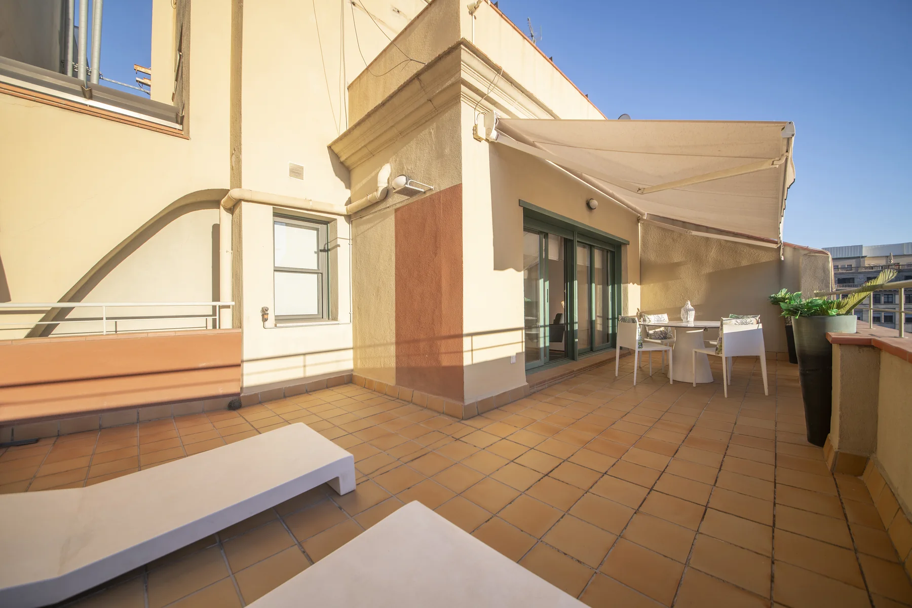 Suite Divina terrassa amb tumbones