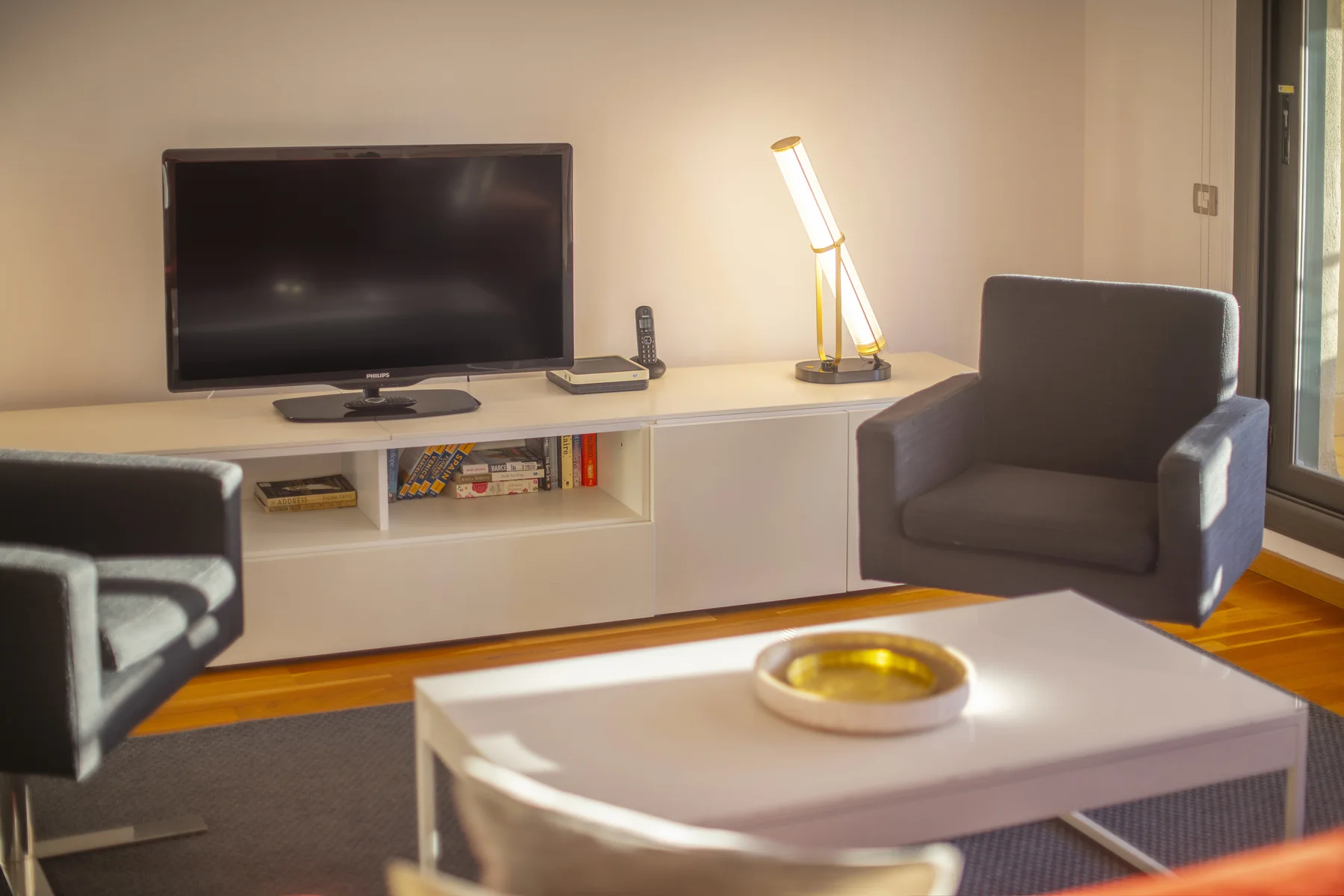 Suite Divina televisió, llum i butaca